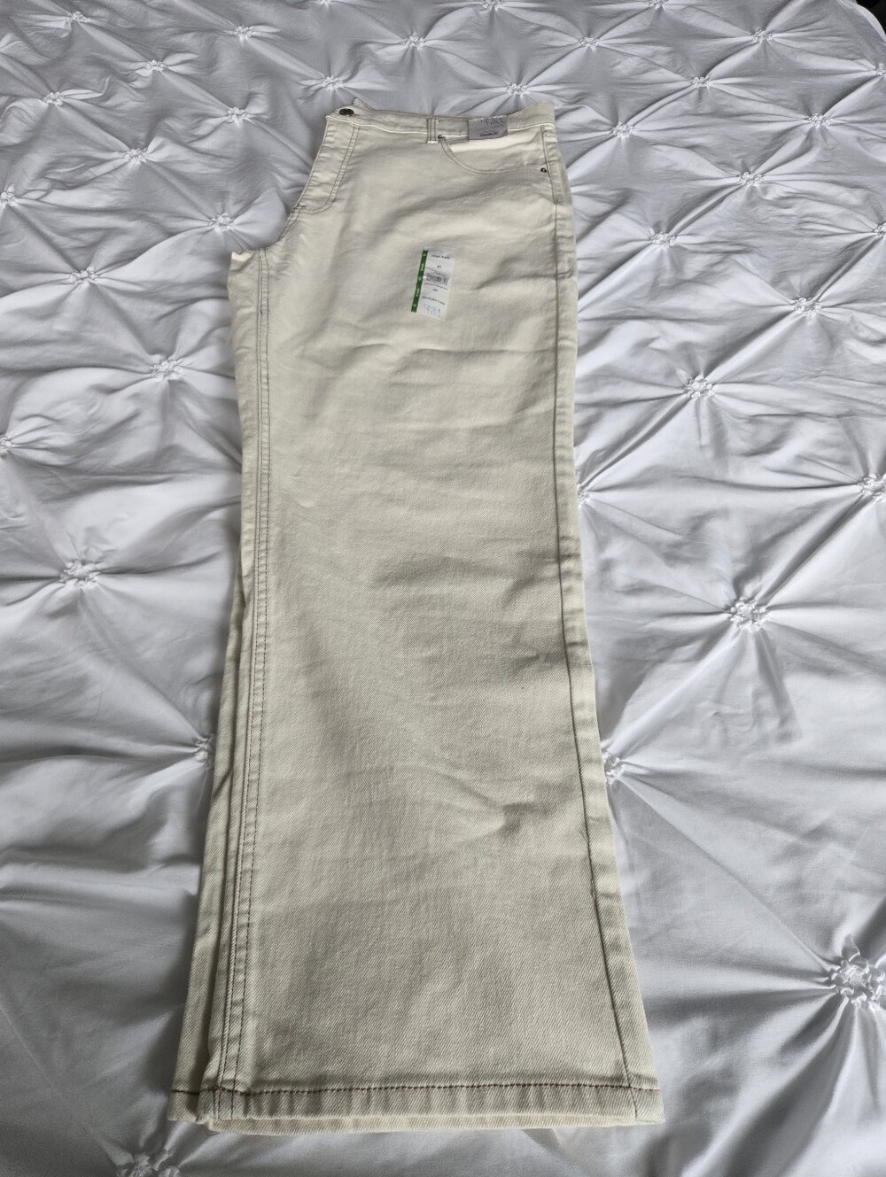 Women Cream Straight-Leg Pants, New With Tags. Size 20